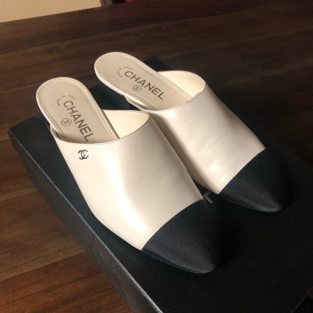 ❌SOLD❌ Chanel black/white mules